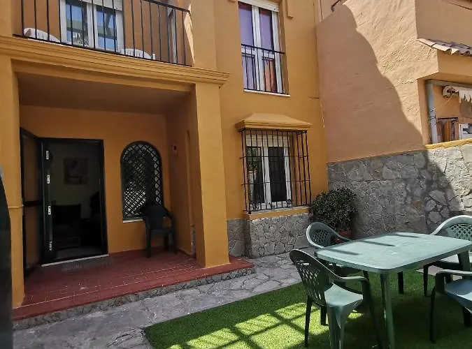 Casa Adosada Con Jardin